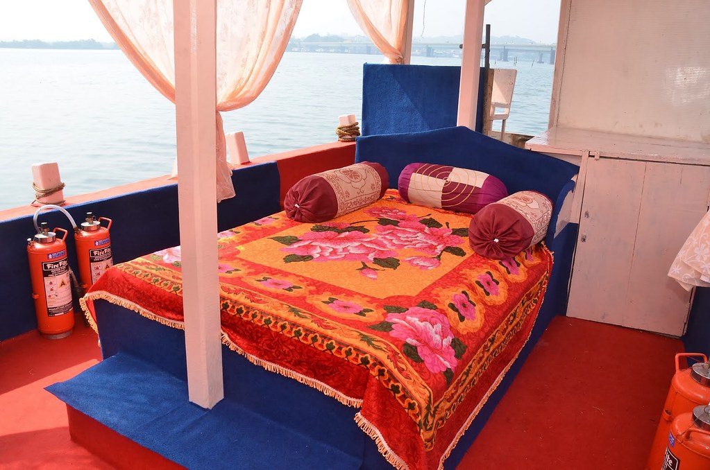 romantic dinner cruise in goa by fernandes