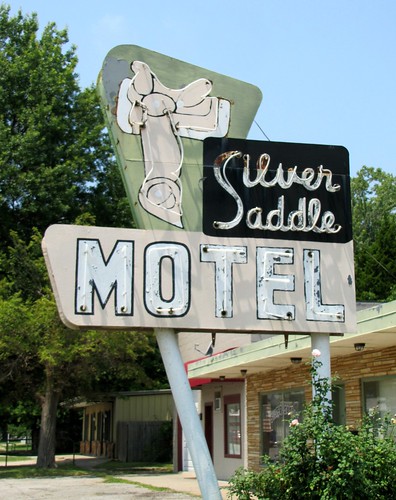 oklahoma neon motel smalltown metalsigns vintagesigns nowata vintagemotel
