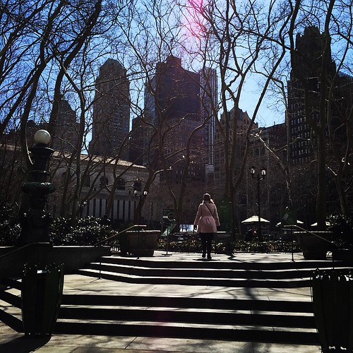 Just the other day I took a shot of this very same frame and it was snowing like there was no tomorrow.  Today was cold but the sun was out.. Couldn't be better! #Spring #SpringinNYC #BryantPark #midtown #MidtownManhattan #manhattan #mynewyork