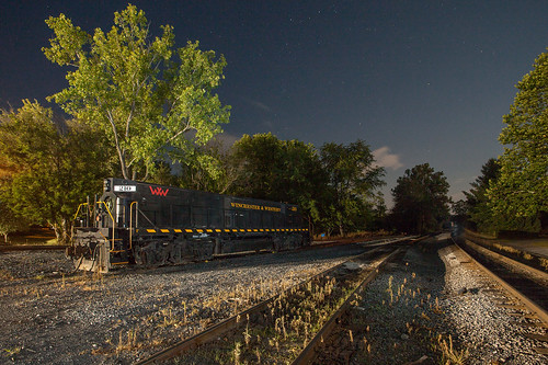 train trains railroad railfan geep gp locomotive diesel winchesterwestern night nighttime longexposure