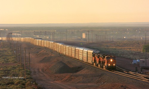 arizona train sunrise locomotive ge bnsf glint tier4 transcon autoracktrain vehicletrain seligmansub westwinslow es44t4