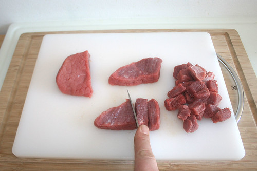 23 - Rindfleisch klein schneiden / Cut beef in small pieces