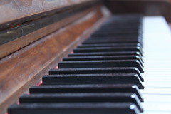 【保存版】ピアノの調律・メンテナンスの費用相場まとめ