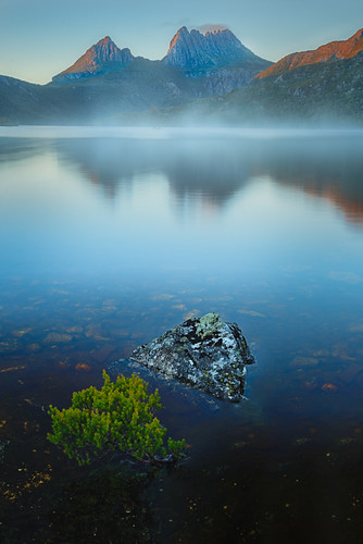 lake sunrise australia tasmania cradlemountain