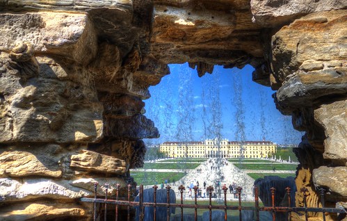 vienna fountain austria palace schoenbrunn