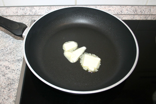 29 - Butter in Pfanne zerlassen / Melt butter in pan