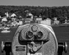 bi, binoculars (set of lens to see far away)