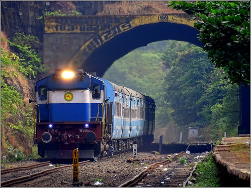 express railways dadar erode konkan karmali ukshi wdm3d janshatabdi
