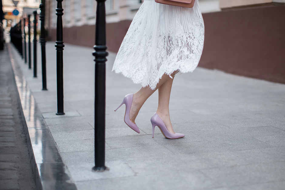 pastel-pink-pumps-heels-pointed-toes-outfit-blogger