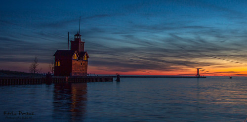 blue sunset red usa lighthouse cold holland evening pier unitedstates dusk michigan ottawa sigma april bigred hollandstatepark westmichigan 2015 ottawacounty southwestmichigan canon60d kevinpovenz