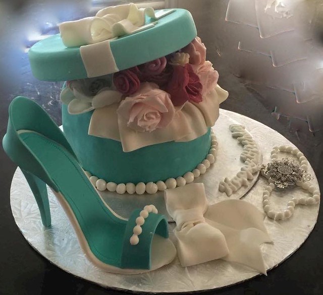 Elegant Cake by Cora Petralito‎