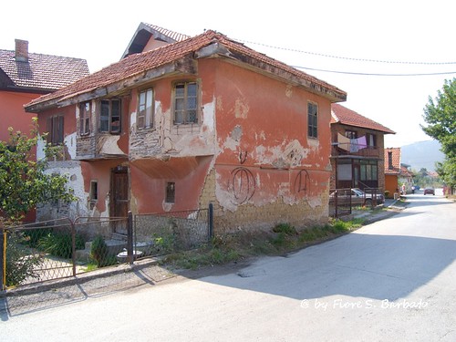 casa edificio case terra gora montenegro edifici republika crnagora cruda argilla crna pljevlja