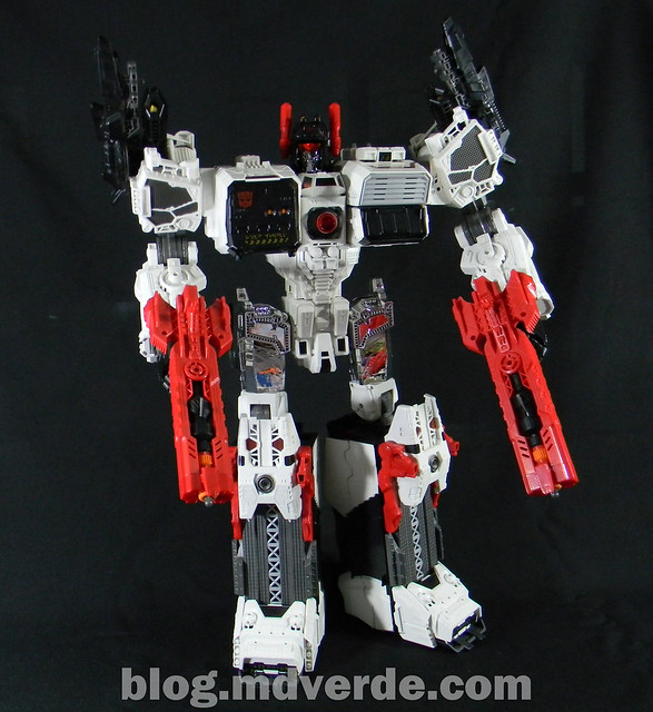 Transformers Metroplex - Generations Titan SDCC Exclusive - modo robot