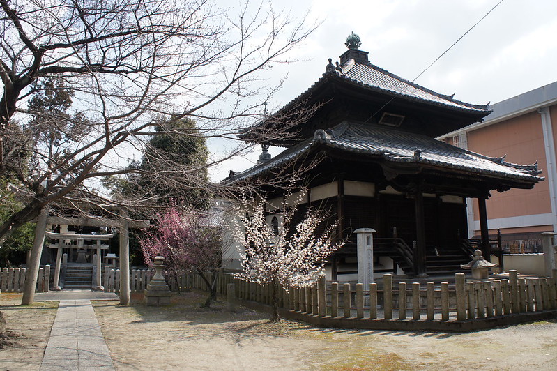 慶中稲荷・御真骨堂／妙顕寺(Myoken-ji Temple)