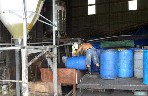 養豬場裡的餿水處理設備；攝影：陳文姿。