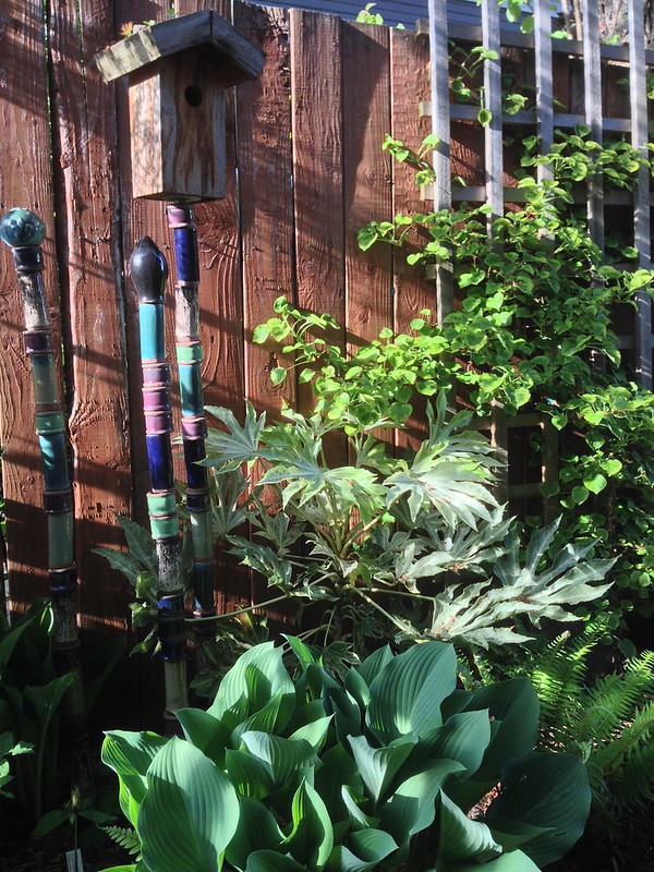 Garden Totems w/Birdhouse (with green roof)
