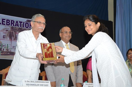 AMU VC giving away trophy to Ms. Sara Naqvi.