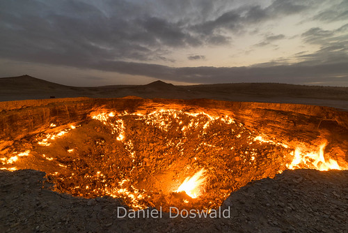 sunset gas crater turkmenistan doortohell derweze