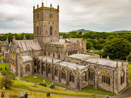 cathedral stdavids pembrokeshire wales gb uk building architecture graveyard cemetery graves nationalpark tower tree woodland hills religion arch window castellation