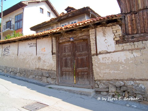 casa edificio case terra gora montenegro edifici republika crnagora cruda argilla crna pljevlja