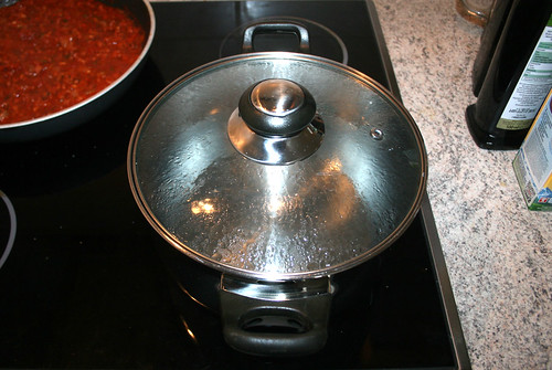31 - Wasser für Nudeln aufsetzen / Bring water for spaghetti to a boil