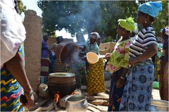 Women prepare  tamarind enriched Tô during a nutrition field  school session in N'golobougou village in Mali