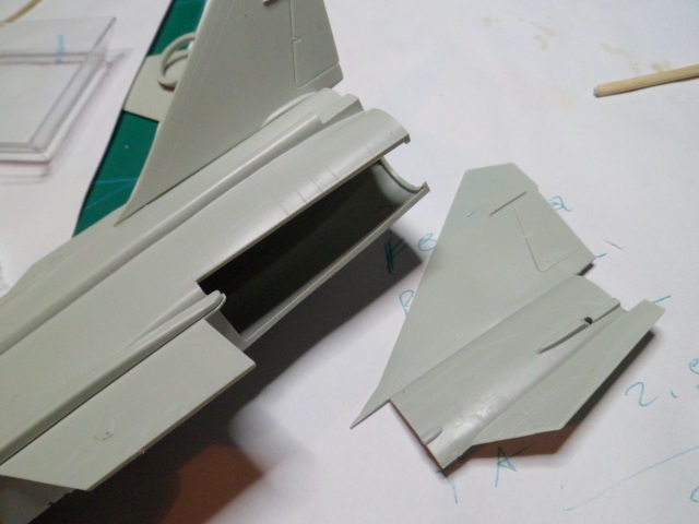 Pas-à-pas : MiG 25 Foxbat [Condor 1/72] 16783581750_5945d8caa2_o
