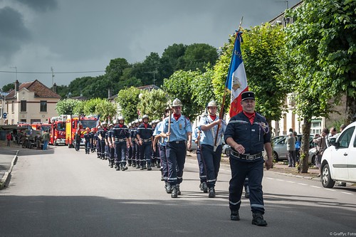 contrexeville defile du 14 juillet 2016 sapeurs pompiers drapeaux nikon d700 graffyc foto