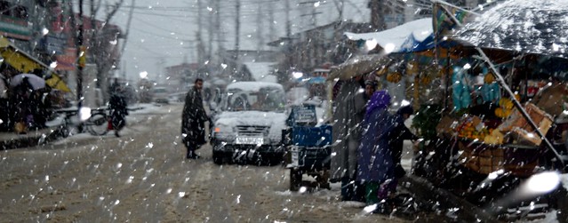 As if relaxation in nature’s curfew, people step out in the lean period of snow fall to buy commodities. Fruits, bread, Kashmiri Roti, grocery, people are busy buying all this at the Main Market at Wanpoh.