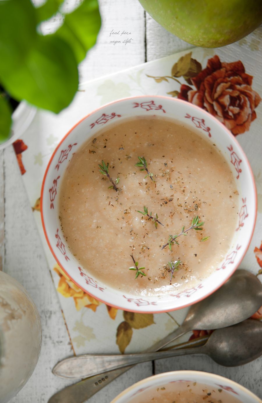 Horseradish soup with apples