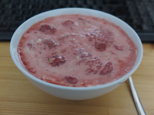 Erdbeer-Joghurt mit Honig und Mandeln