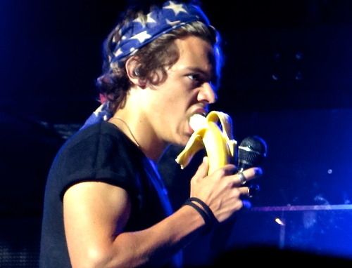 Is it possible to look cool on camera eating a banana? - Alvinology
