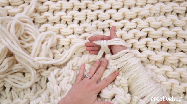 Arm knitting - screenshot from Anne Weir's class on Creativebug (links on blog)