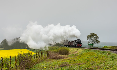 heritage spring transport railway trains hampshire steam watercressline midhantsrailway stanier black5 45379 medsteadfourmarks