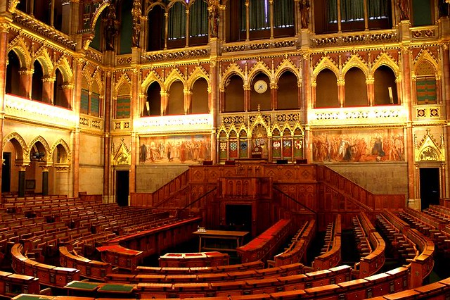 Como Visitar el Parlamento de Budapest en español