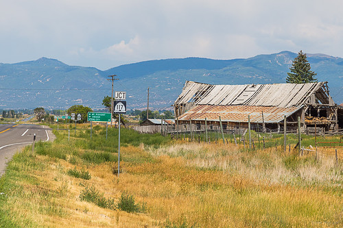 mountains field barn utah unitedstates farm springcity
