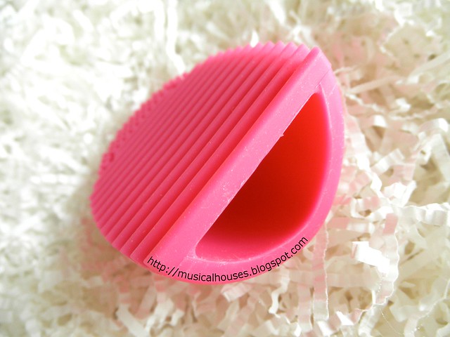 Brush Egg Dupe For $2: Daiso Egg Laundry Board - of Faces and Fingers