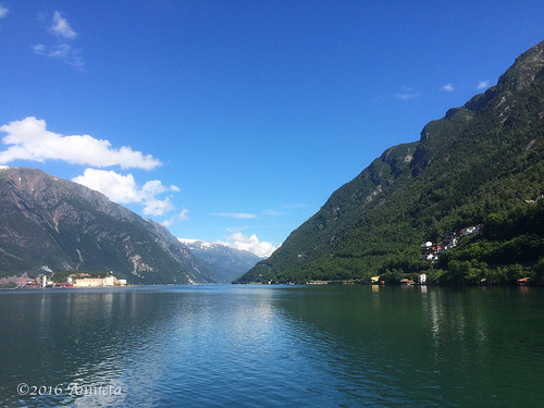annieta juni 2016 vakantie holiday vacances norway noorwegen norvège fjord bergen mountain water zee view uitzicht odda iphone5s iphone cellphone mobieltje mobilephone