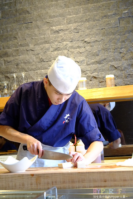 食材新鮮是基本、更追求究極日式美味的台中【本壽司】，必點隱藏版套餐! @強生與小吠的Hyper人蔘~