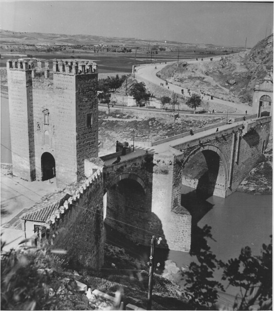Puente de Alcántara en 1952. Fotografía de Erika Groth-Schmachtenberger © Universitätsbibliothek Augsburg