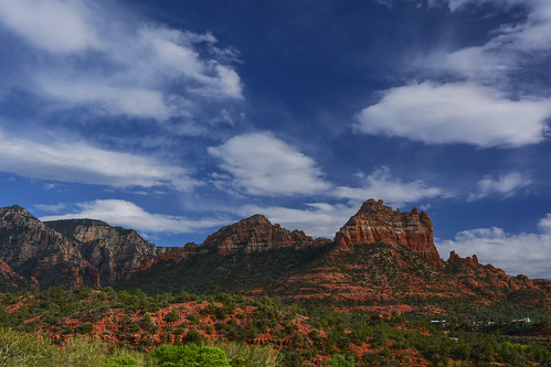 blue trees red sky white mountains green clouds sedona cliffs bluffs bushes beautifulview afternoonlight cumulous geologicalformation jimhankey afsnikkor18200mmdxvr nikond7100