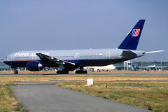 United B777-222 N768UA LHR 12/08/1995