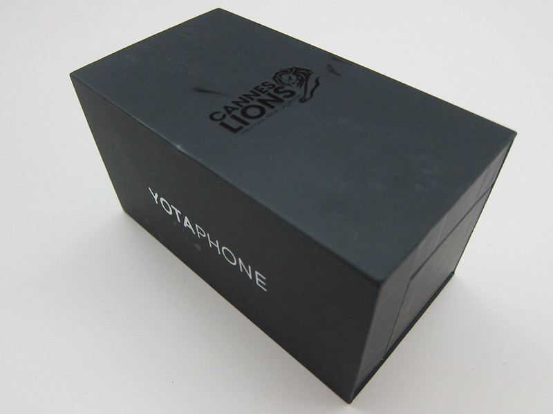YotaPhone 2 - Box