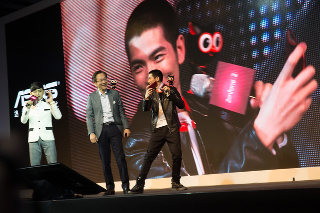 ZenFone 2 全球首賣千人嘉年華，阿輝也報導 (附中華遠傳台星方案) @3C 達人廖阿輝