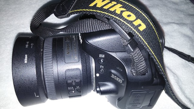 HCM - Cần ra đi 1 bộ Nikon D5100 len kit + len fix 35-1.8G + tripod benro - 2