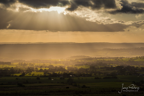 light clouds rays leek staffordshire crepuscular bleaklow thorncliffe staffordshiremoorlands