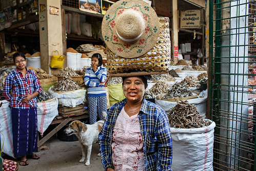 asia myanmar burma monywa market portrait woman hat street dailylife shopping