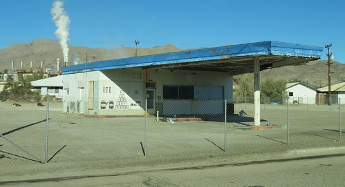 smalltown trona california abandoned decay servicestation
