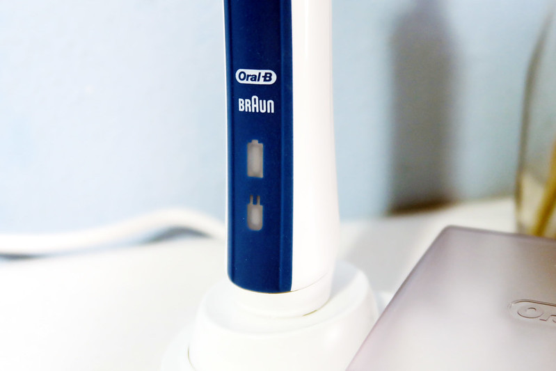 Oral-B Professional Care 3000 Rechargeable Electric Toothbrush‎