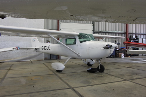 Cessna 150 G-ICLC Lelystad 12/04/15